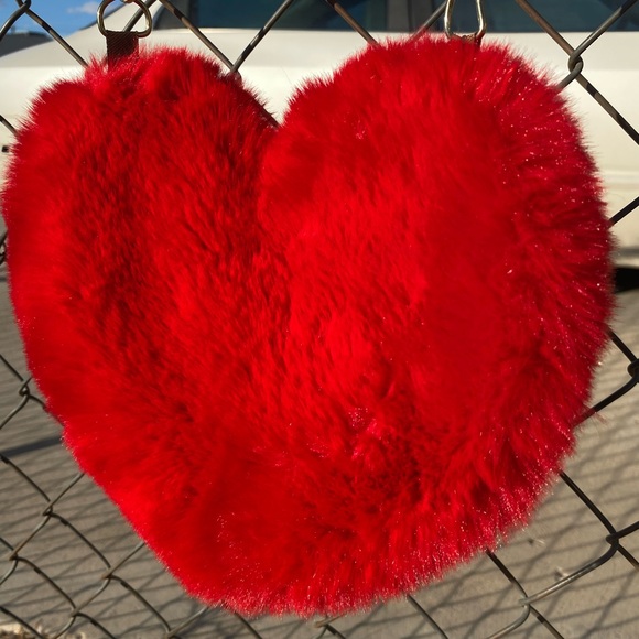 Fluffy red heart shaped purse with gold chain. - Picture 1 of 5